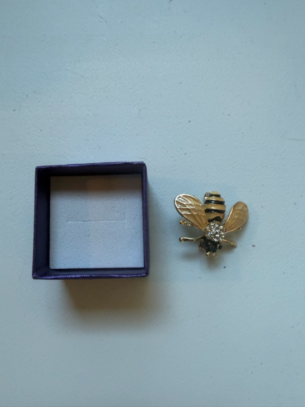 Bumblebee Brooch Pin - Picture 2 of 4